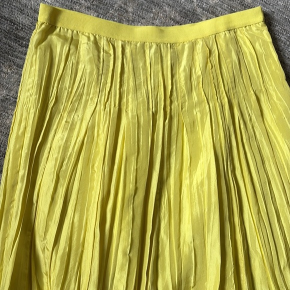 Ann Taylor Sunny Yellow Midi Skirt - women’s size 4 - pleated - 100% silk - Picture 2 of 6